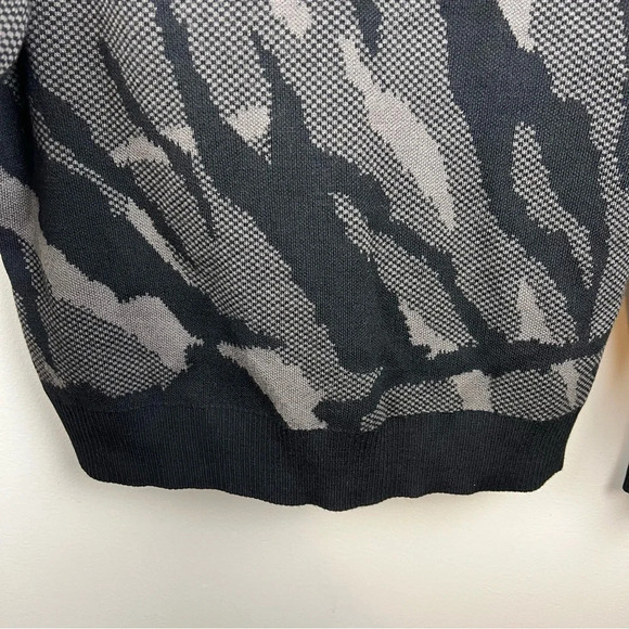 Athleta Jacquard Crew Textured Sweater Size XS Abstract Animal Print Merino Wool - Picture 7 of 9